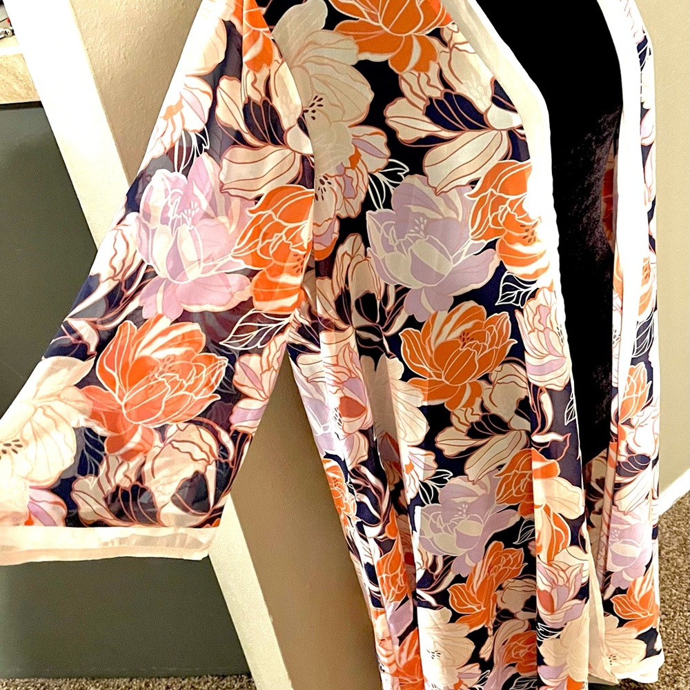 Torrid 0x sheer kimono, smoke free home. No flaws No damage, thin and light.